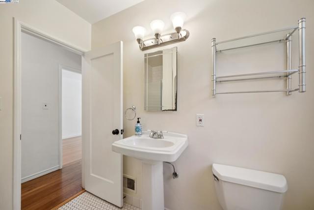 1658 Gouldin Rd, Oakland CA: https://media.crmls.org/mediaz/336db376-7417-400f-835d-75f486183083.jpg