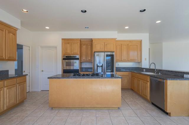 27606 Prestancia Circle, Salinas CA: https://media.crmls.org/mediaz/336dd4f0-7511-475f-a9b0-71c6cf17f07f.jpg