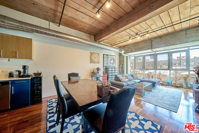 530 S Hewitt Street, Los Angeles CA: https://media.crmls.org/mediaz/336ded88-e8c0-4502-9ce0-a98de6f5cc79.jpg