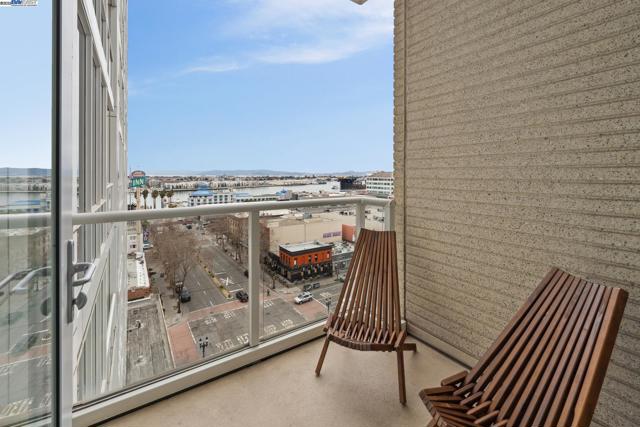 222 Broadway, Oakland CA: https://media.crmls.org/mediaz/336deed5-bf2b-47be-af58-a62c0e82b06a.jpg
