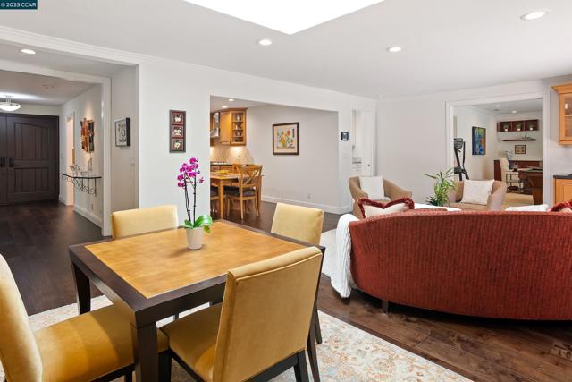 2142 Deer Oak Way, Danville CA: https://media.crmls.org/mediaz/336df1ba-fbf3-47a2-a6d8-8e04b1ae3597.jpg