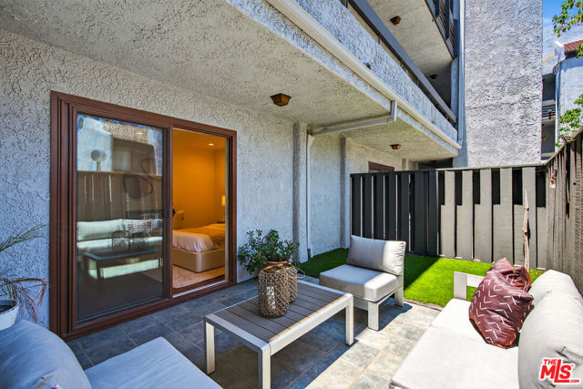 1920 Pandora Avenue, Los Angeles CA: https://media.crmls.org/mediaz/336e2521-c07f-42aa-b78b-ef9309c942c5.jpg