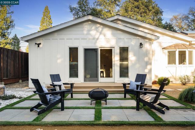 115 Camino Encanto, Danville CA: https://media.crmls.org/mediaz/336e8a7a-b518-4f36-8287-2c73de4e5a62.jpg