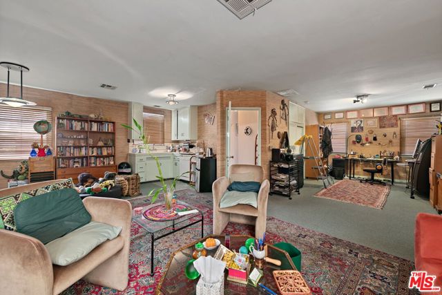 1338 19th Street, Santa Monica CA: https://media.crmls.org/mediaz/336ecd83-5a22-47dd-93a3-9ffc057f66b5.jpg