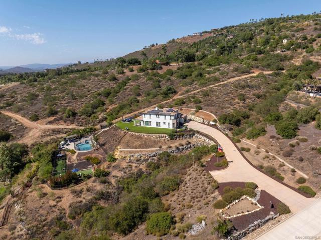14546 Highcrest Ct, Poway CA: https://media.crmls.org/mediaz/336eff16-91c4-4d9e-895a-7d4a864f171c.jpg