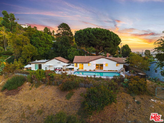 2316 Laurelmont Place, Los Angeles CA: https://media.crmls.org/mediaz/336f1bab-b9cc-4801-82c4-7dcb4df1f324.jpg