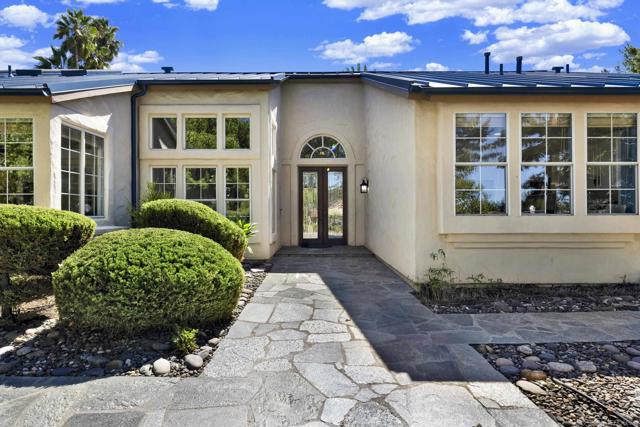 14265 Sandhill Rd, Poway CA: https://media.crmls.org/mediaz/336f1fbb-14fc-4762-8fcd-f4d075747278.jpg