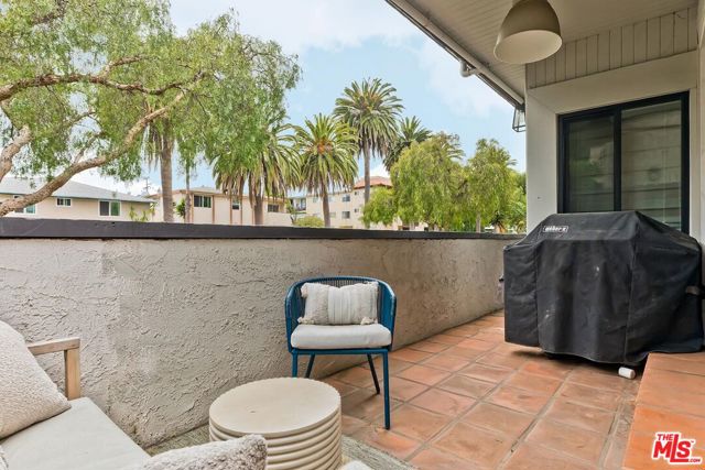 1131 12th Street, Santa Monica CA: https://media.crmls.org/mediaz/336f944b-b45a-4c8c-ae86-c185129cc23f.jpg