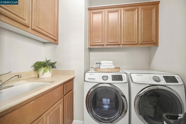 7774 Stoneleaf Rd, San Ramon CA: https://media.crmls.org/mediaz/336fdae8-0e0f-4db4-b8a2-920777765b8c.jpg