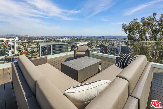 1377 Miller Place, Los Angeles CA: https://media.crmls.org/mediaz/336fe0fc-e006-4309-9fff-e078c190db8c.jpg