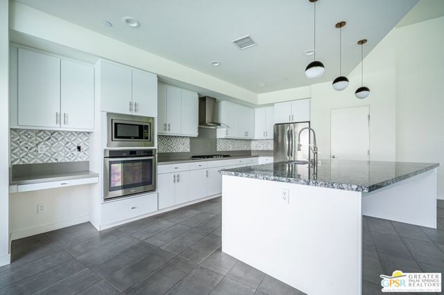 1007 Ziel Drive, Palm Springs CA: https://media.crmls.org/mediaz/336fe8ce-3906-430f-a7c6-0588f9bd8434.jpg