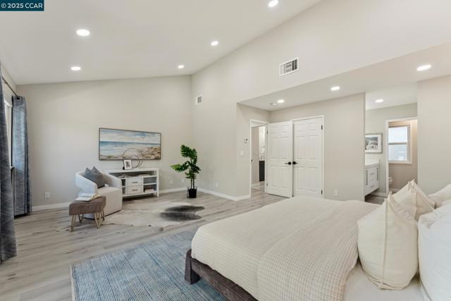 332 Kinross Dr, Walnut Creek CA: https://media.crmls.org/mediaz/33701da3-bdb7-4705-8aab-6e53d8f19141.jpg