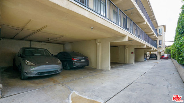 5342 Lexington Avenue, Los Angeles CA: https://media.crmls.org/mediaz/337047a4-c530-4b9c-bdfd-8879bcc04b9b.jpg
