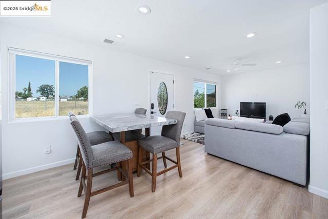4585 Summer St, Olivehurst CA: https://media.crmls.org/mediaz/33706c44-d44c-412b-ab39-2d0f75491aa7.jpg