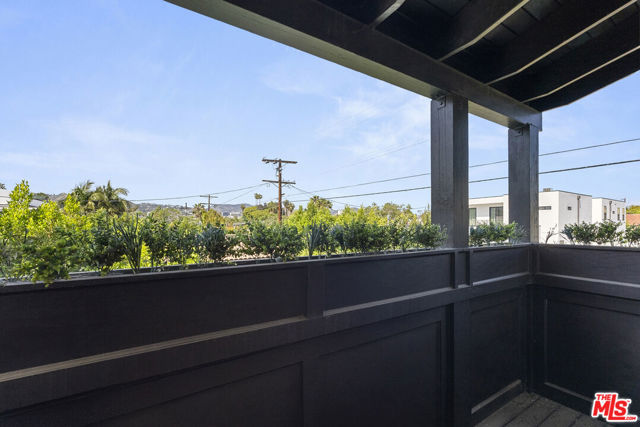 530 N Alta Vista Boulevard, Los Angeles CA: https://media.crmls.org/mediaz/33707877-65f7-415f-b67c-baf3ad781e9e.jpg