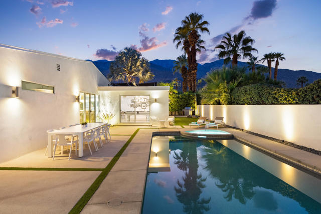 1160 E Marion Way, Palm Springs CA: https://media.crmls.org/mediaz/337091d5-8873-43fc-ab31-41a705cc1712.jpg