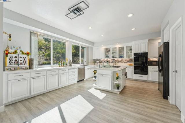 8244 Brittany Dr, Dublin CA: https://media.crmls.org/mediaz/3370ed10-630e-47cf-9166-62e3ece753e0.jpg