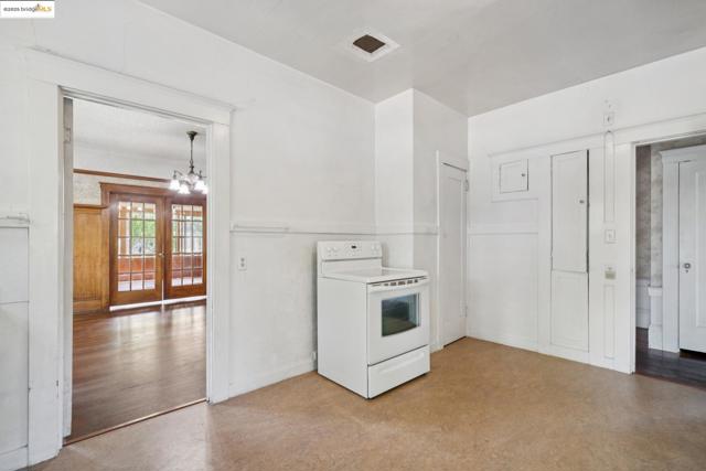 1239 Carleton St, Berkeley CA: https://media.crmls.org/mediaz/337103e2-35b4-43c5-8f1c-f8c6fa2e1562.jpg