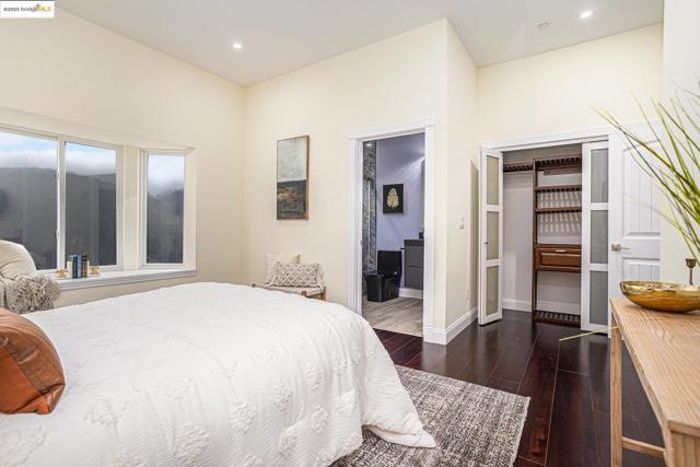 130 Arbor View Ln, Lafayette CA: https://media.crmls.org/mediaz/33716b7e-923a-4f5d-893a-929cbe2a6196.jpg
