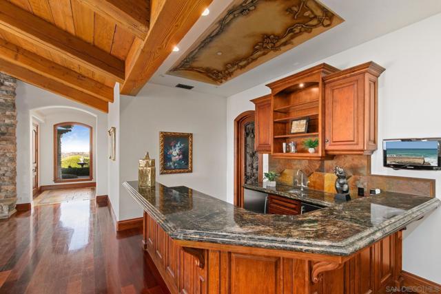 15707 Blue Crystal Trl, Poway CA: https://media.crmls.org/mediaz/3372114e-22e0-43e3-aeb3-8e3e5167fdd1.jpg