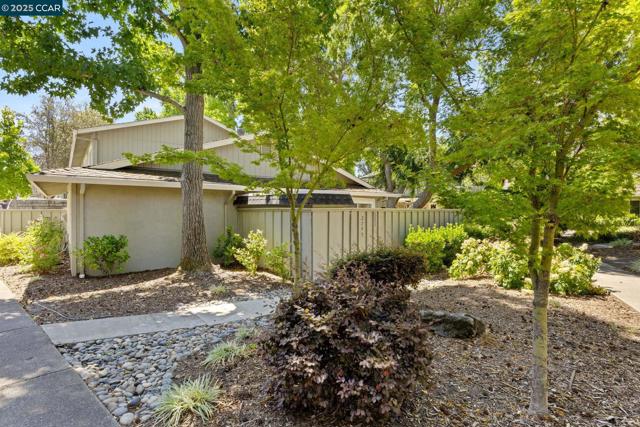2749 Fountainhead Dr, San Ramon CA: https://media.crmls.org/mediaz/33722730-b30f-4353-9675-e9783144d1ea.jpg