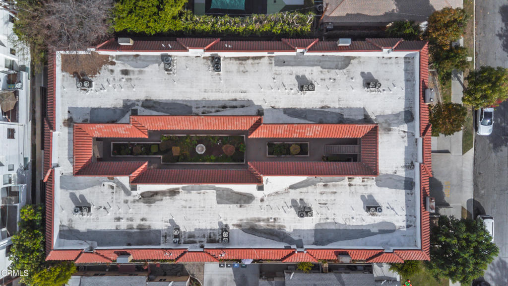 https://media.crmls.org/mediaz/33733b2f-e948-40b4-b58b-b1b3aa20cf62.jpg?preset=X-Large