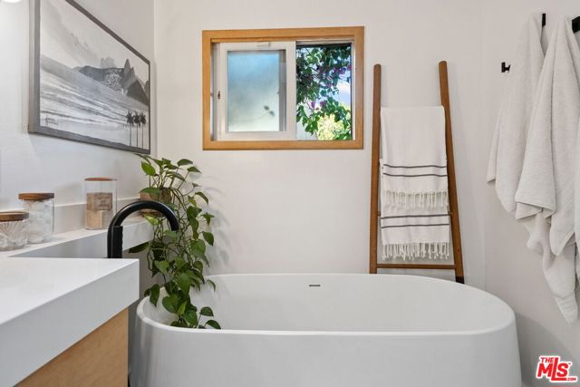 626 Pacific Street, Santa Monica CA: https://media.crmls.org/mediaz/33735d9a-a35f-40e8-b2d0-b356c13a2e9c.jpg