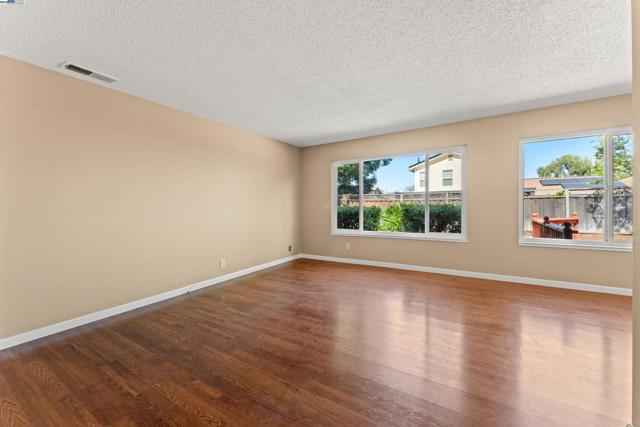 4754 Zinnia Ct., Livermore CA: https://media.crmls.org/mediaz/3374499a-26c9-43ac-bb51-59e4a6b0b57c.jpg