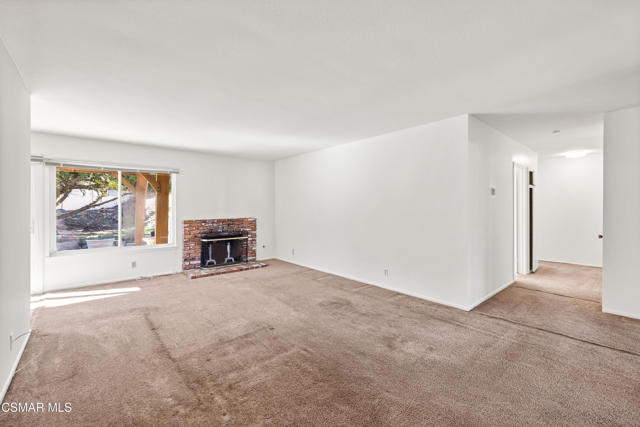 4260 Dalewood Circle, Newbury Park CA: https://media.crmls.org/mediaz/33749588-b570-4a0a-a6e5-47c4fb830cec.jpg