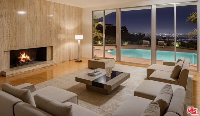 340 Trousdale Place, Beverly Hills CA: https://media.crmls.org/mediaz/3375592b-637f-4a37-af1d-22ab6a5bc2b2.jpg