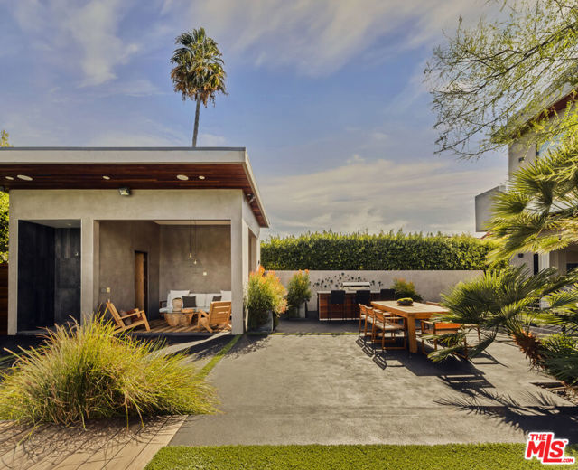 1632 Stradella Road, Los Angeles CA: https://media.crmls.org/mediaz/3375c8d3-3611-4d3f-b127-378193faa258.jpg