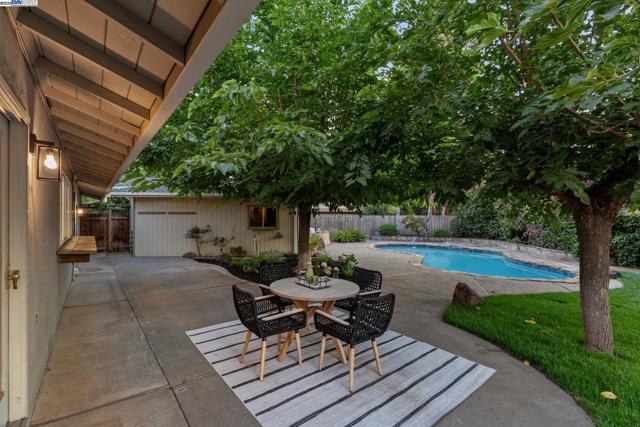 1515 Grove Way, Concord CA: https://media.crmls.org/mediaz/3376767d-2a97-4f42-b41c-4f4e30323ffd.jpg