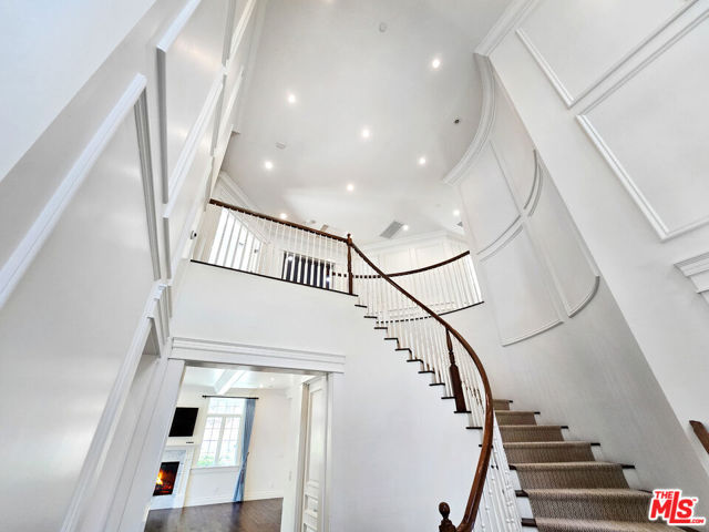 3815 Valley Meadow Road, Encino CA: https://media.crmls.org/mediaz/3376813d-dfb5-4119-bdf8-4dcd6b5fad51.jpg