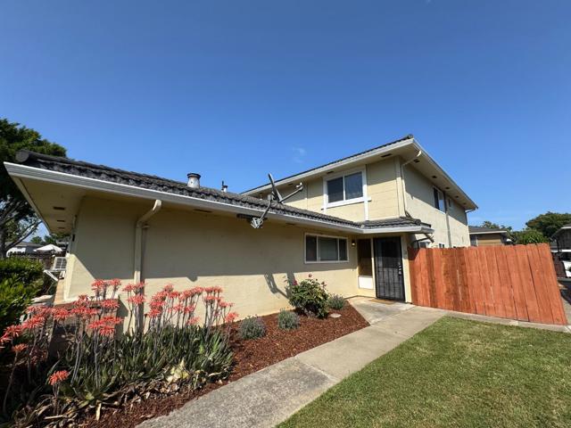 5692 Playa Del Rey, San Jose CA: https://media.crmls.org/mediaz/3376e4df-8e6f-4840-bb40-a141600f9248.jpg