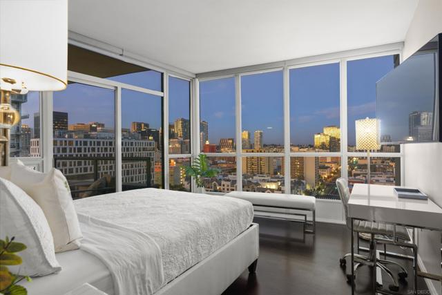 555 Front St., San Diego CA: https://media.crmls.org/mediaz/33775ce3-f1f4-4320-8ccf-5f6bbde89be0.jpg