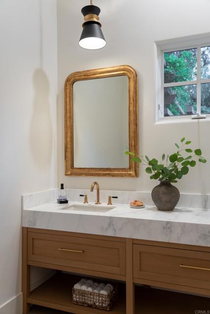 15807 Puerta Del Sol, Rancho Santa Fe CA: https://media.crmls.org/mediaz/33776665-94c9-4375-9808-3373bffb5e2e.jpg
