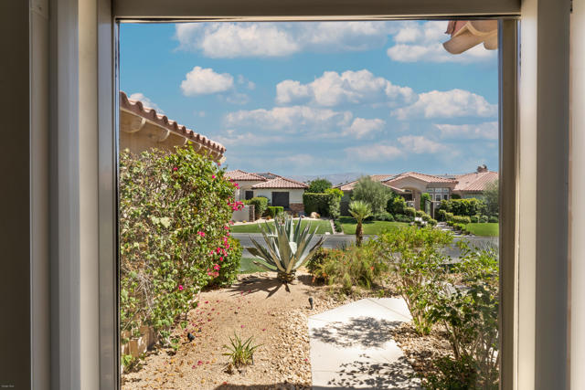 77363 Sky Mesa Lane, Indian Wells CA: https://media.crmls.org/mediaz/33784c43-1601-4d47-a012-ccbed202cb7f.jpg