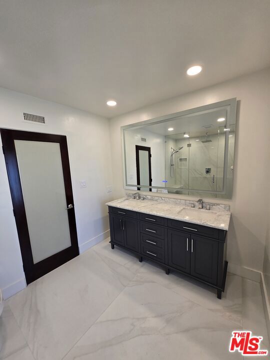 16544 Park Lane Circle, Los Angeles CA: https://media.crmls.org/mediaz/3379433a-47e1-4f55-959e-23c1a556a901.jpg