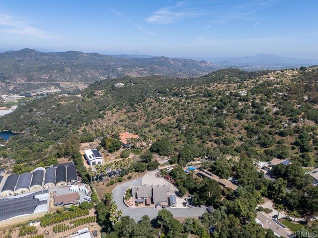 10166 Rancho Roble Rd., Escondido CA: https://media.crmls.org/mediaz/337af08a-4afa-46a9-b939-f0a10cf8e468.jpg
