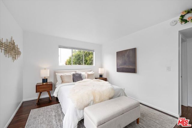 1101 Lincoln Boulevard, Santa Monica CA: https://media.crmls.org/mediaz/337b4794-bb5e-495a-97de-af3af69c3686.jpg