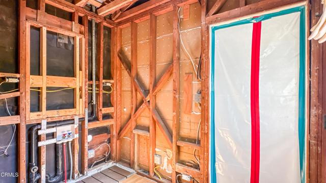 2560 Allen Avenue, Altadena CA: https://media.crmls.org/mediaz/337b8b4d-8d8d-44e1-94d5-3768e4e22e3a.jpg