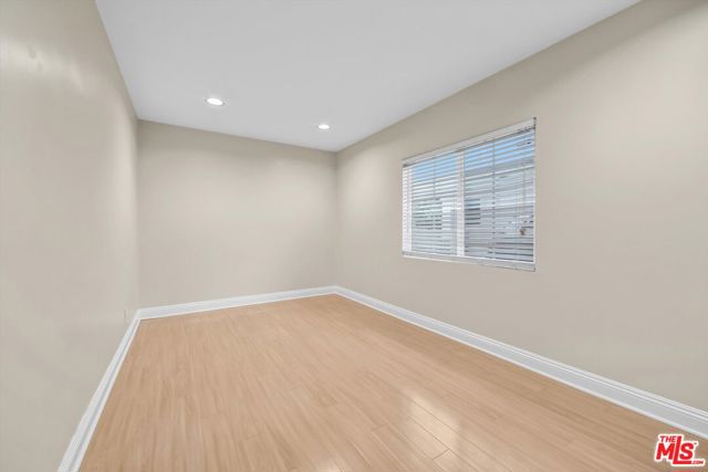 4421 Prospect Avenue, Los Angeles CA: https://media.crmls.org/mediaz/337bc0a9-ee4a-44a0-8d7e-666a1951773f.jpg