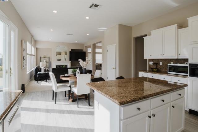 25657 Crestfield Dr, Castro Valley CA: https://media.crmls.org/mediaz/337c2325-0612-4f5c-be97-599091cbcfae.jpg