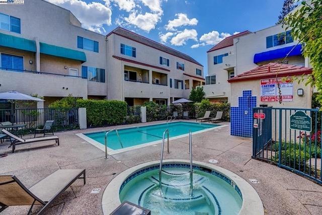 2561 Park Boulevard, Palo Alto CA: https://media.crmls.org/mediaz/337c9fd4-eecf-45aa-bc0d-2391d74f3aa7.jpg