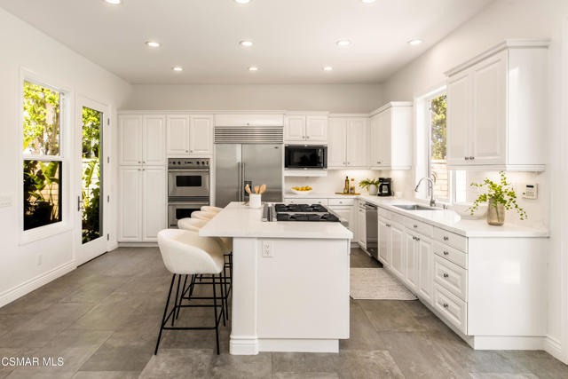 6072 Mandeville Place, Oak Park CA: https://media.crmls.org/mediaz/337cd019-f6aa-4bff-9f3d-c7413a0a74bd.jpg