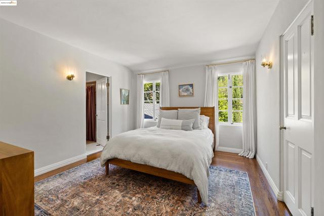 5701 La Salle Ave, Oakland CA: https://media.crmls.org/mediaz/337ce768-9fb1-410e-a256-d270d1b43067.jpg
