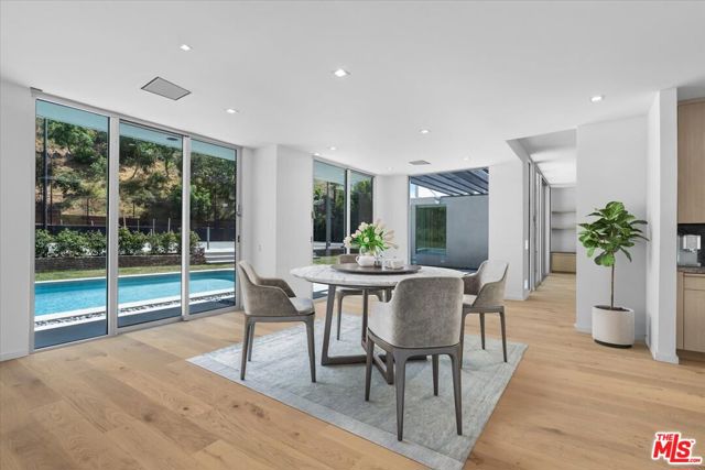 1836 Loma Vista Drive, Beverly Hills CA: https://media.crmls.org/mediaz/337d81dd-916b-4204-9e02-9a7471c9237d.jpg