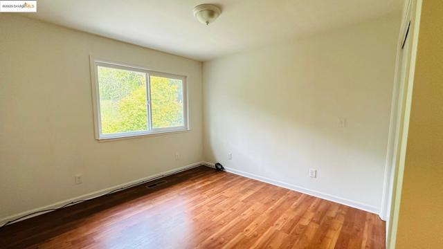 3593 Morningside Dr, Richmond CA: https://media.crmls.org/mediaz/337d950d-30a7-476d-b6e9-195f9383a38c.jpg
