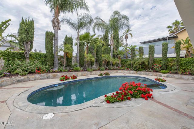 8857 Bluffdale Dr, Sun Valley CA: https://media.crmls.org/mediaz/337d9979-cc6e-4ead-8ccf-0e0bdb7027f0.jpg