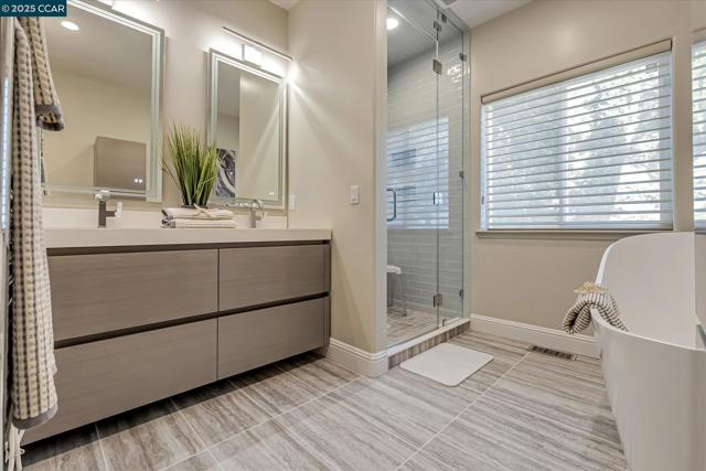 4 Berrybrook Hollow, Orinda CA: https://media.crmls.org/mediaz/337dcc05-cf13-4074-8eec-2fe56747f9ab.jpg